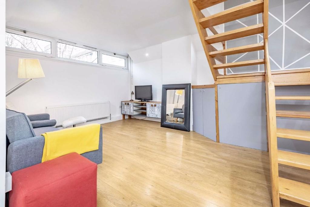 Additional image 2 of 3 Bed Maisonette, Thomas Baines Road, SW11, N1 7GU