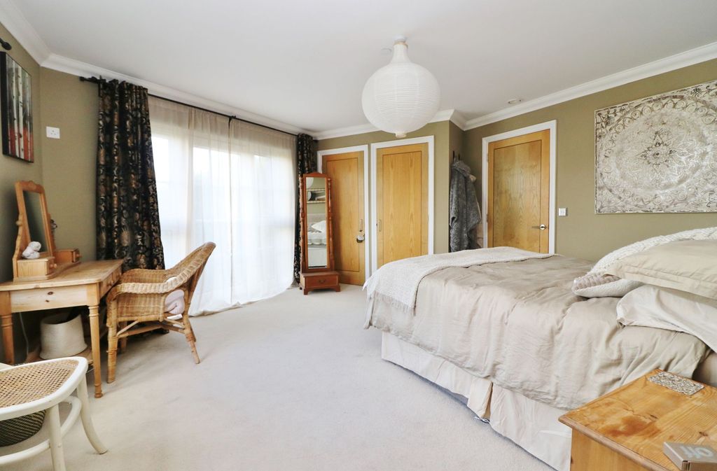 Additional image 14 of 3 bed flat for saleBotley Road, West End SO30