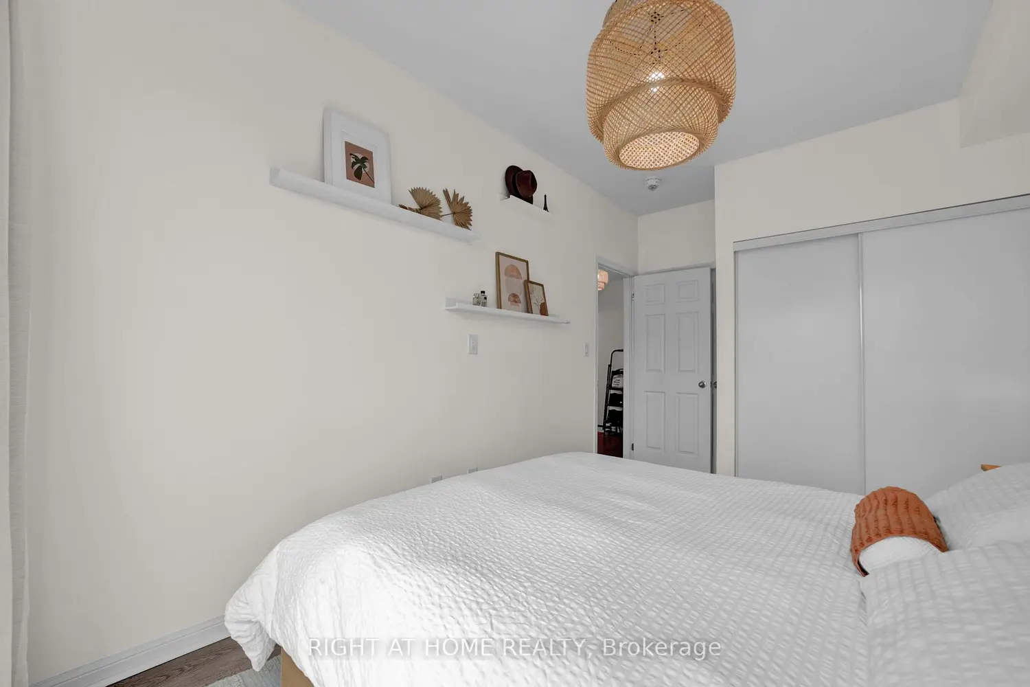 Additional image 14 of 639 Lawrence Avenue 312