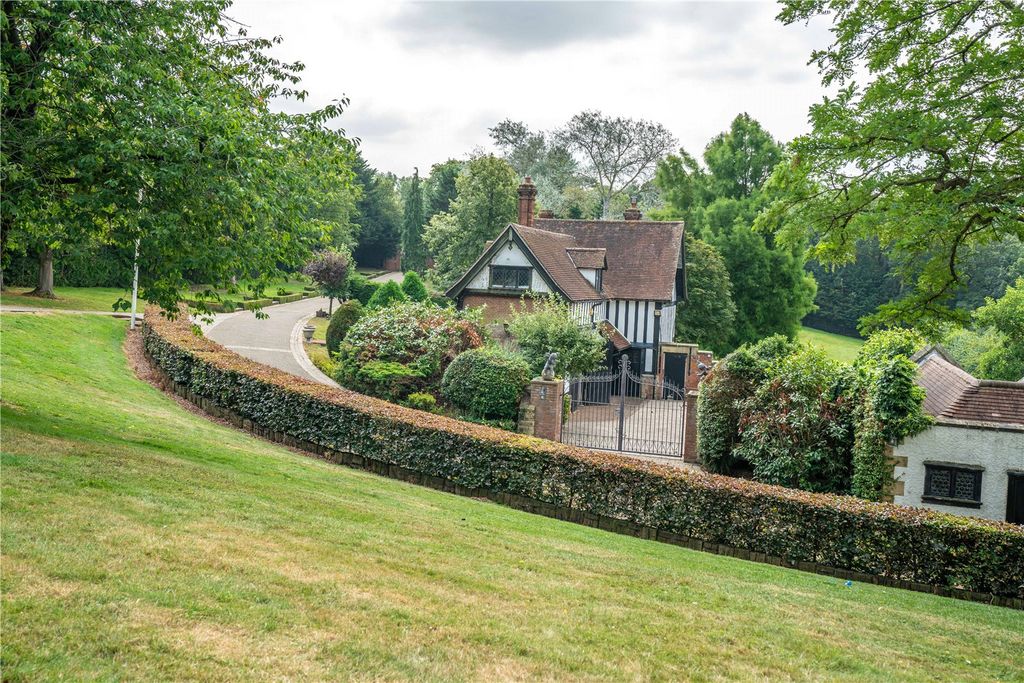 6 bed detached house for saleCopped Hall, Epping, Essex CM16 photo 3