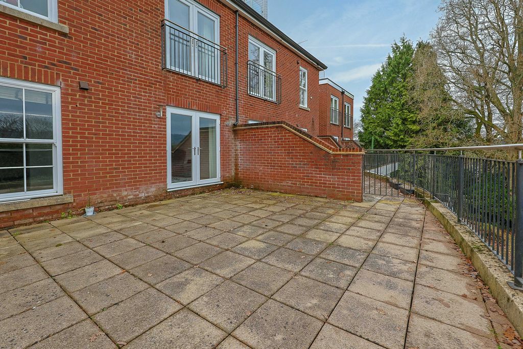 Additional image 17 of 2 bed flat for saleWest Hill, Oxted RH8