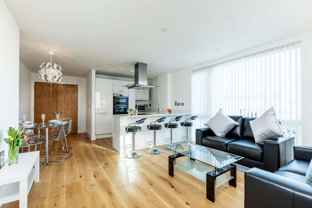Additional image 4 of 2 bed flat for sale1 Maritime Walk, Ocean Village SO14
