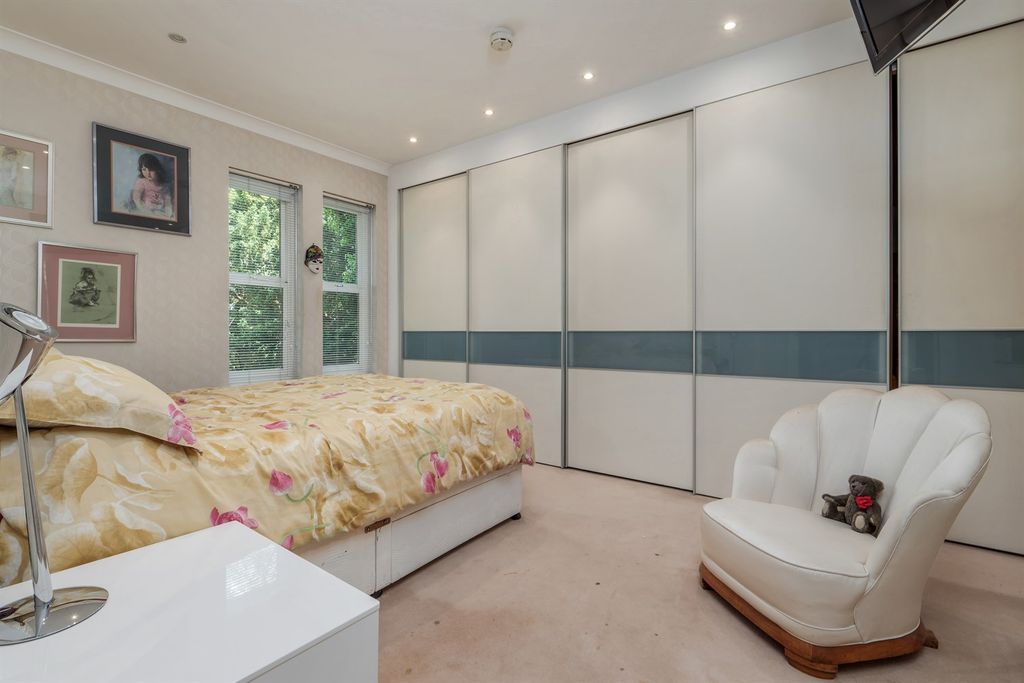 Additional image 12 of 3 bed flat for saleKingburys House, St. Hilarys Park, Alderley Edge SK9