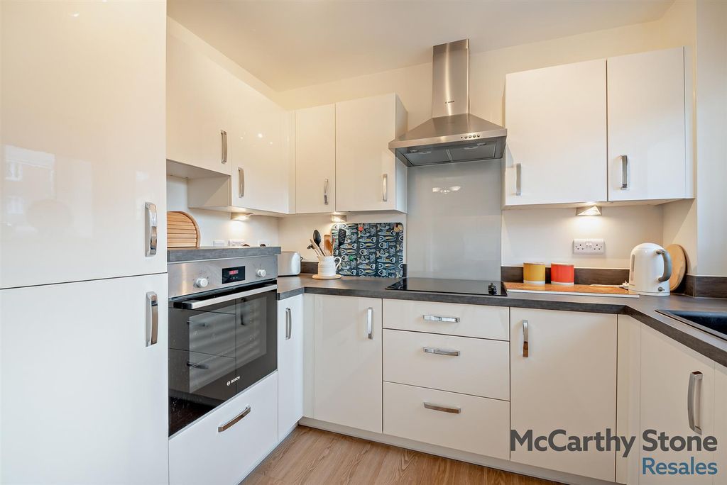Additional image 11 of 2 bed flat for saleThe Moors, Thatcham RG19