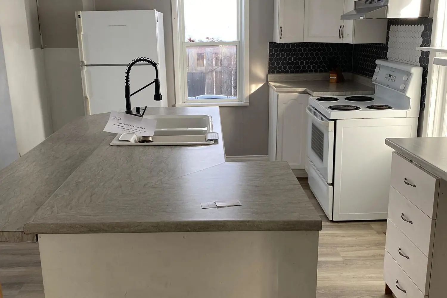 Additional image 3 of 633 Augustus Street