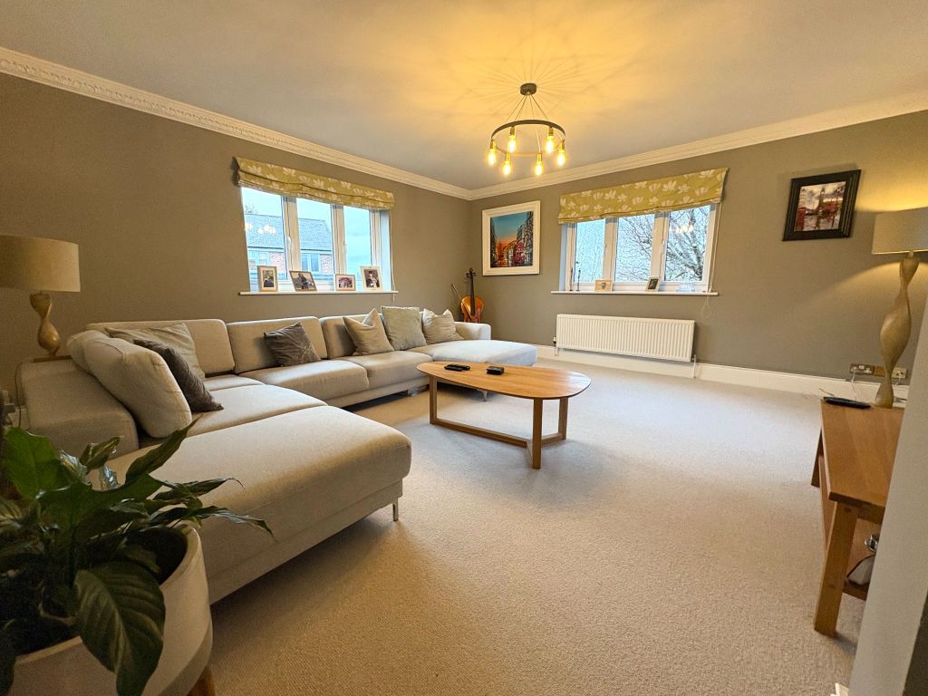 3 bed flat for saleLowes Rise, Durham DH1 photo 2