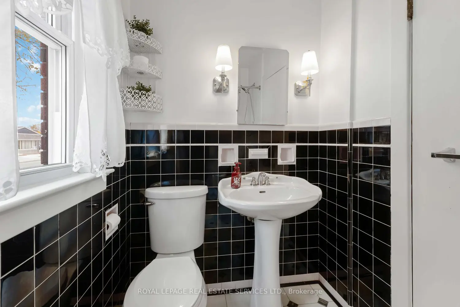 Additional image 11 of 3835 Main Street