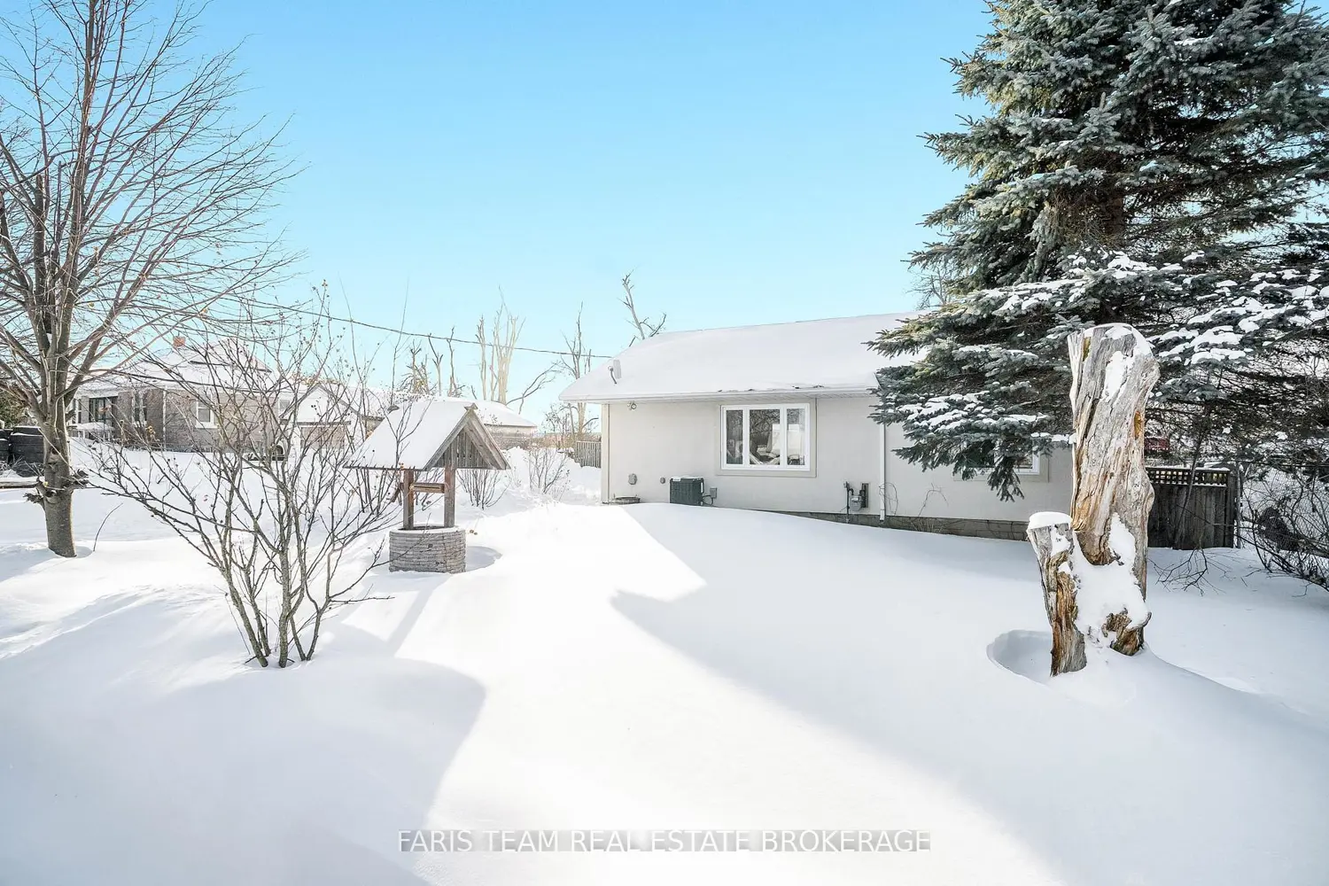 6950 Yonge Street photo 2