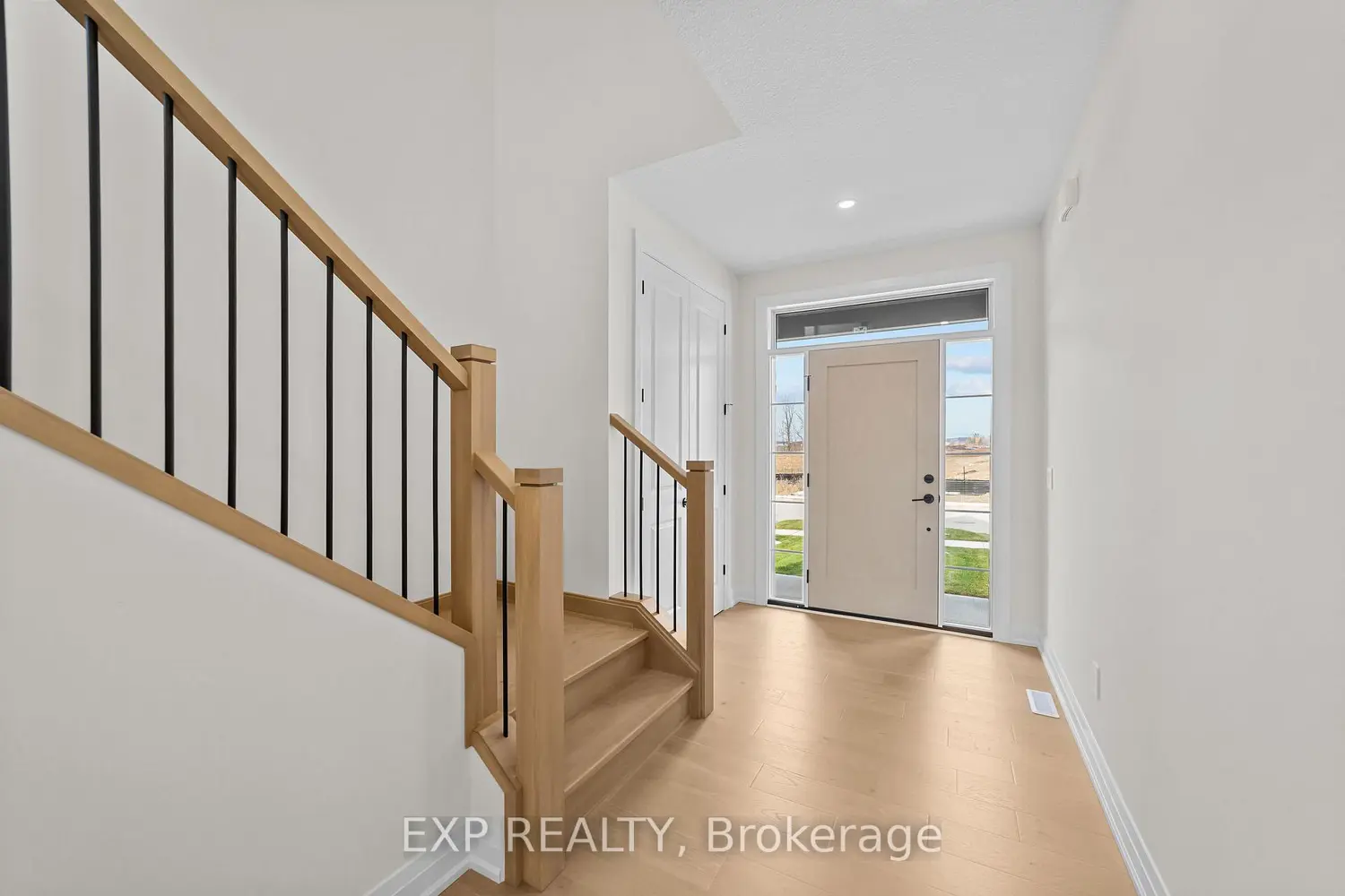 6875 Heathwoods Avenue photo 3