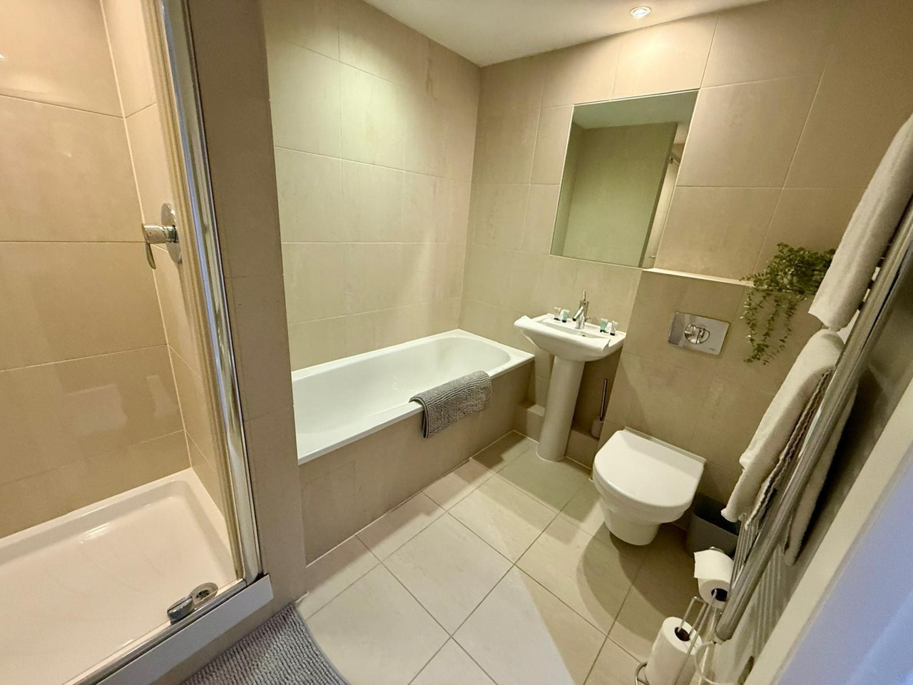 Additional image 15 of 2 Bed Flat, Bridgewater Place, LS11, N1 7GU