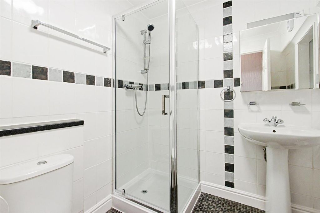 Additional image 4 of 1 bed flat for saleWilson Street, Alexandria G83
