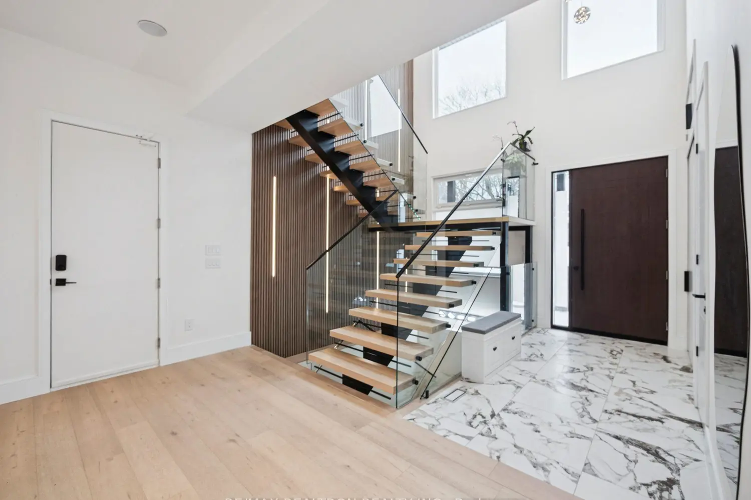 Additional image 5 of 582 Gorham Street