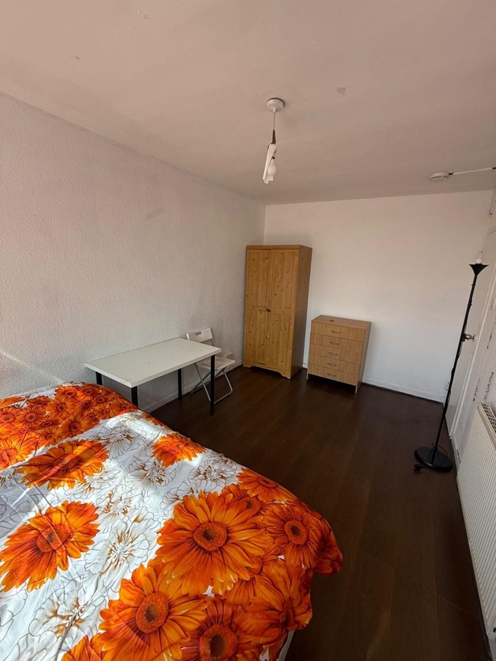 Additional image 2 of Room in a Shared Flat, Bigland Street, E1, N1 7GU