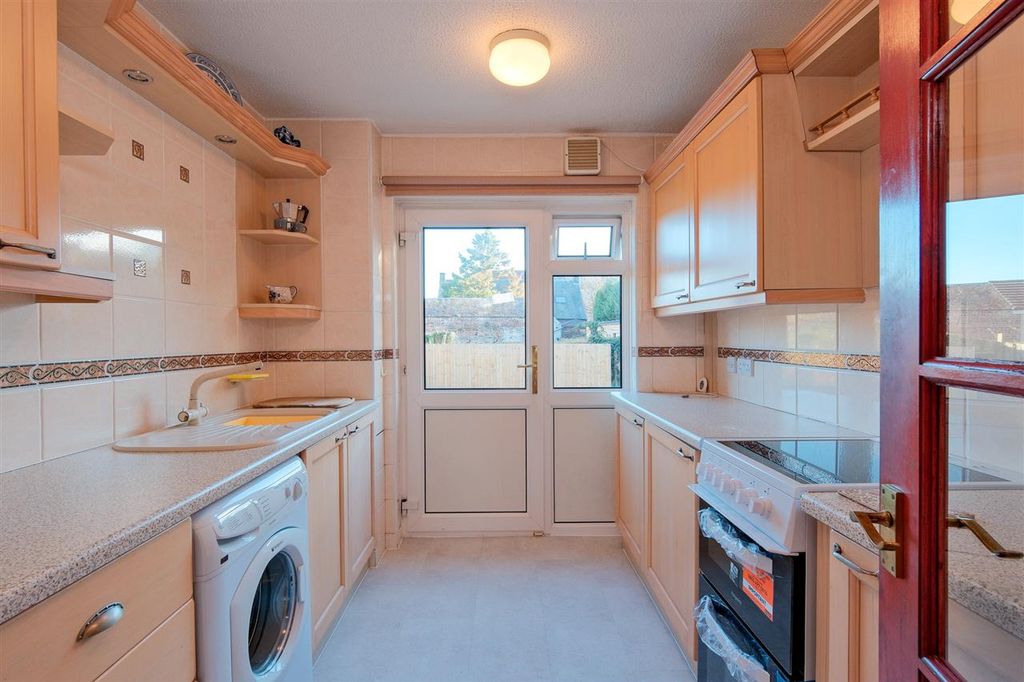 2 bed flat for saleManor Park, Hamilton ML3 photo 5