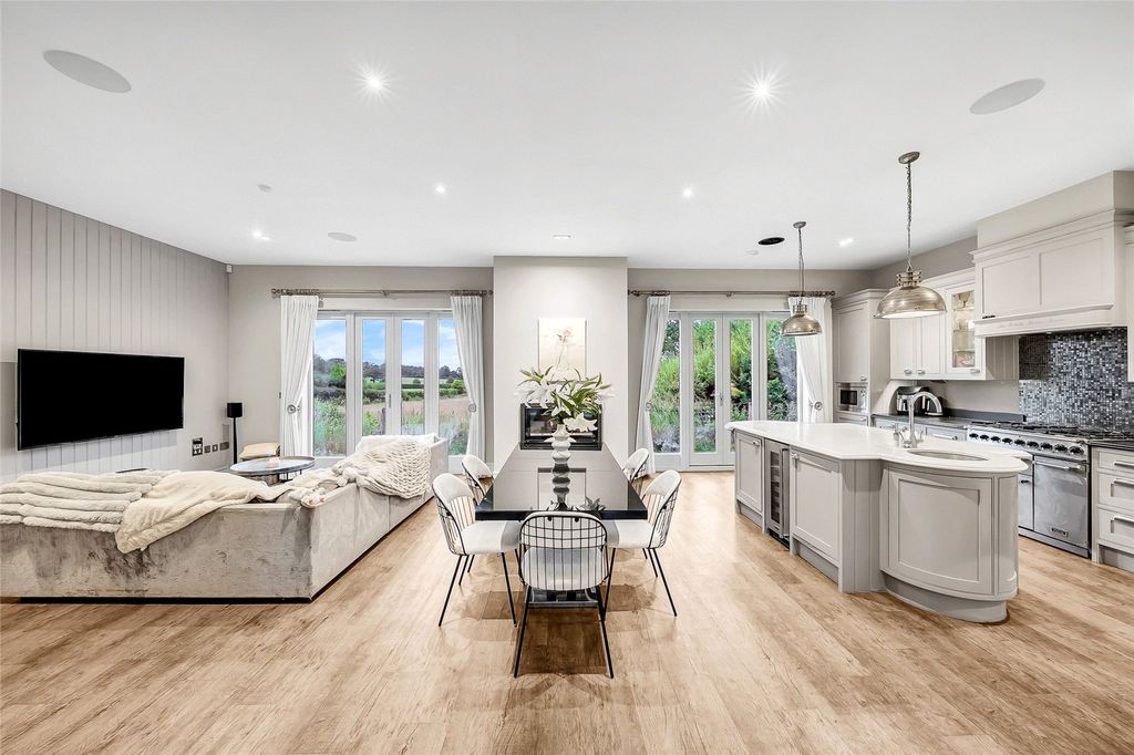 Additional image 30 of 9 bed detached house for saleStubbs Hill, Binfield, Bracknell, Berkshire RG42