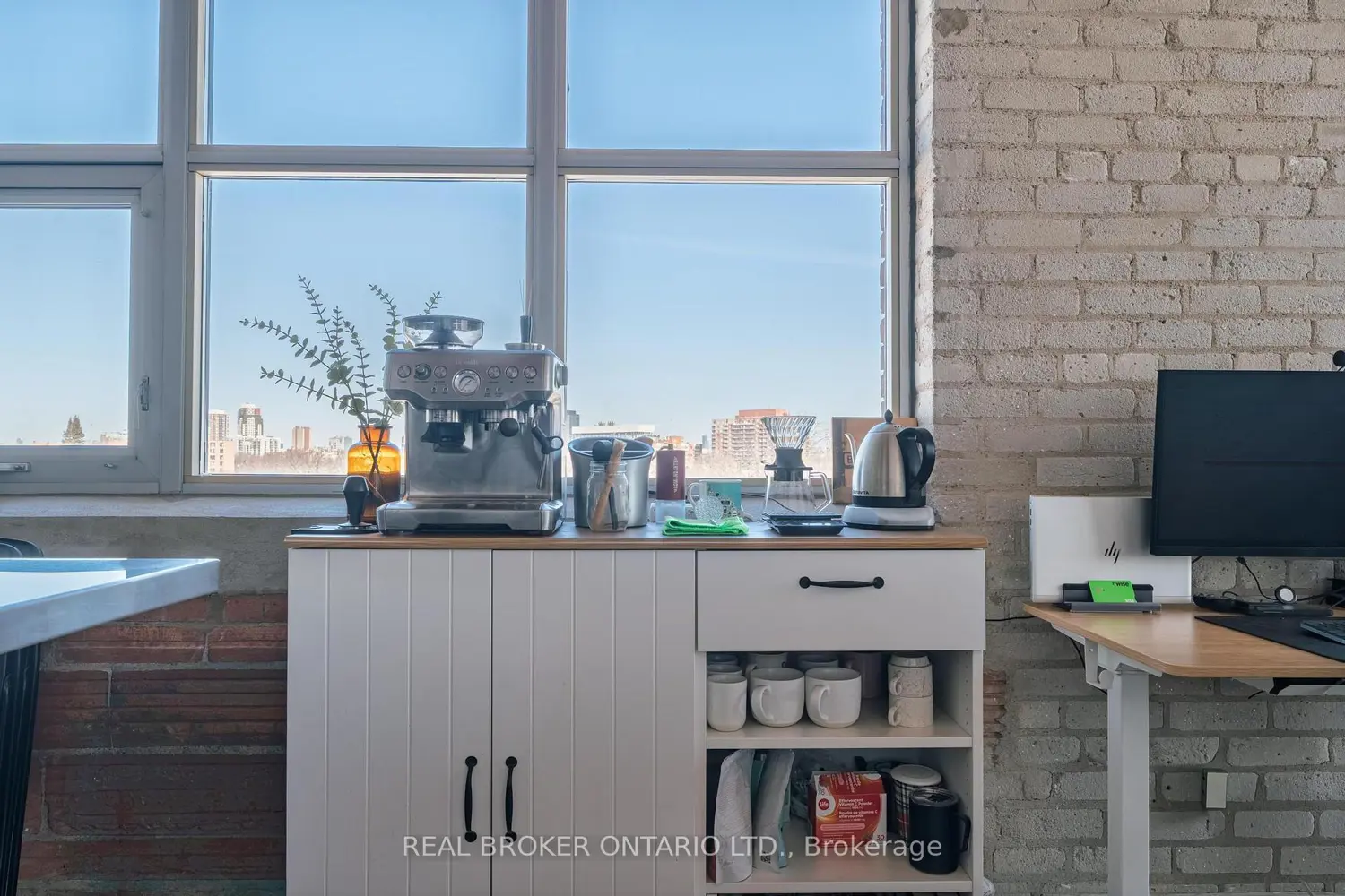 Additional image 10 of 2154 Dundas Street Ph3