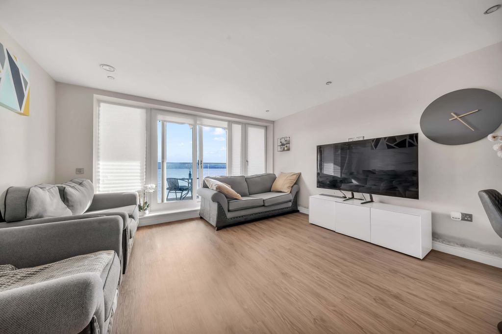 2 bed flat for saleRiverside Drive, Dundee DD1 photo 3