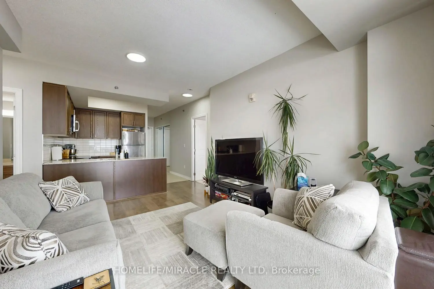 Additional image 2 of 560 North Service Road 607