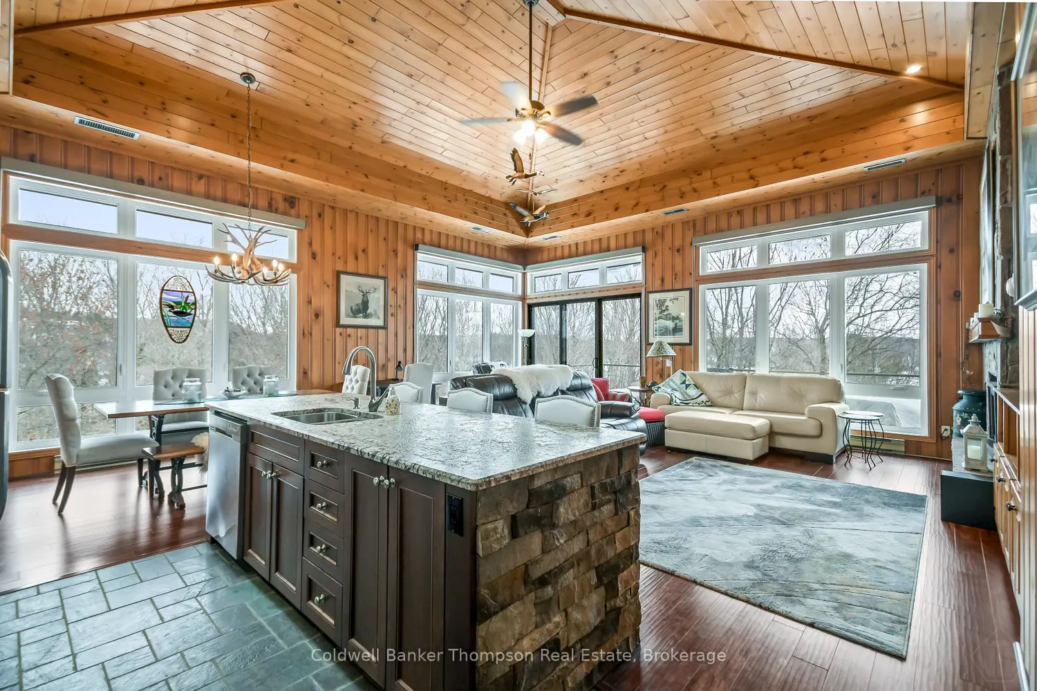 22-301 Oakridge Deerhurst Drive