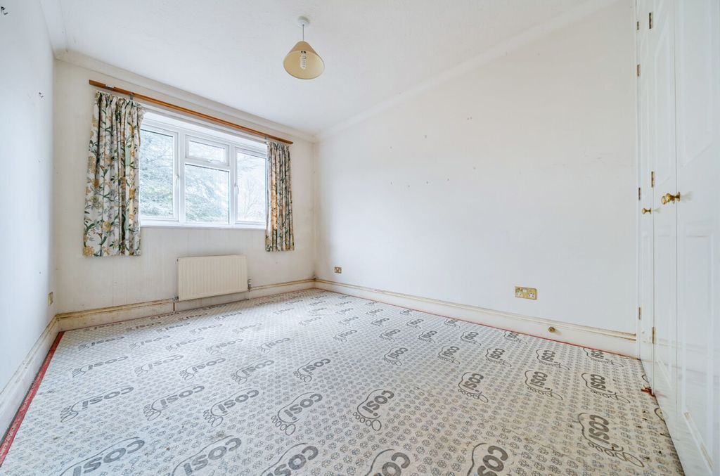 Additional image 16 of 3 bed flat for saleTudor Close, Chichester PO19