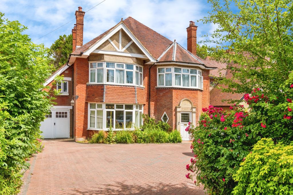 4 bed detached house for saleBassett Avenue, Southampton SO16