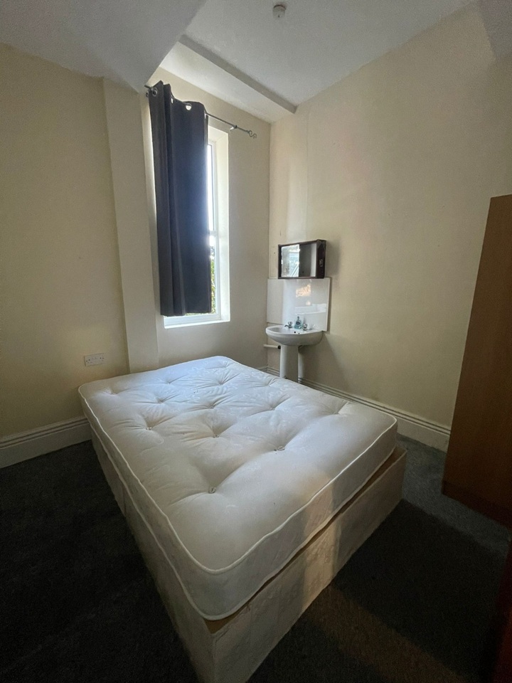 Additional image 5 of Room in a Shared House, Hyde Park Road, LS6, LS6 1AJ