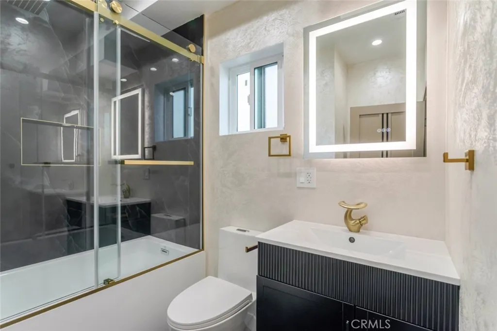 Additional image 37 of 11112 Emelita Street, North Hollywood, CA 91601