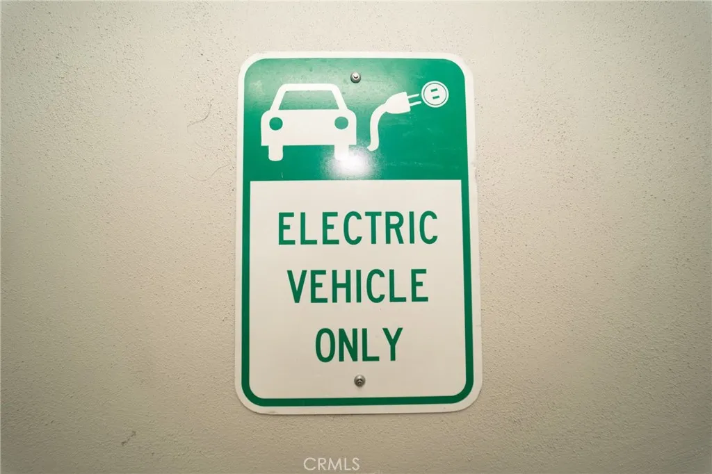 Additional image 82 of 2828 London Street Unit 206, Los Angeles, CA 90026