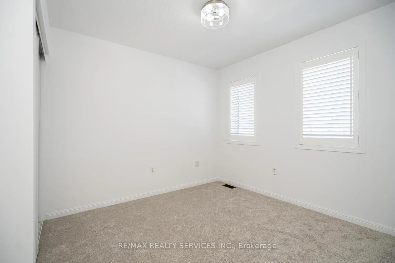 Additional image 19 of 67 Decker Hollow Circle