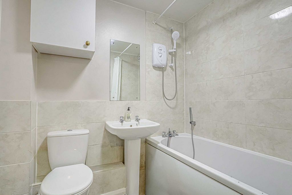 Additional image 7 of 1 bed flat for saleSandon Close, Rochford SS4