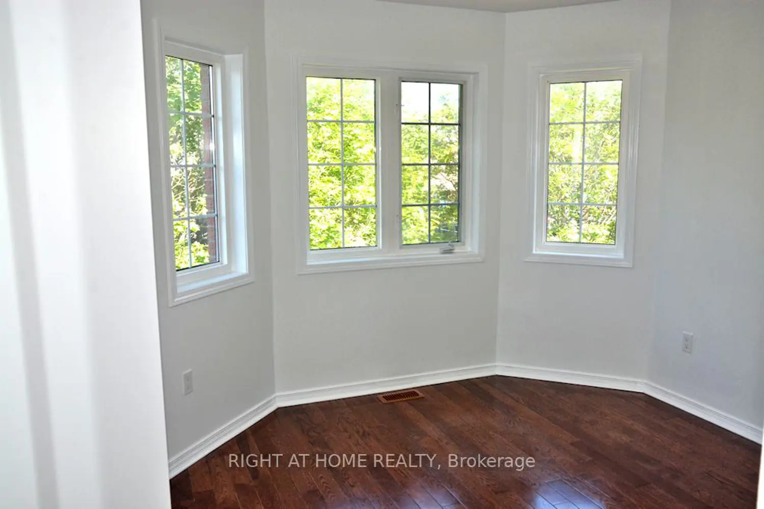 Additional image 16 of 242 Flagstone Way