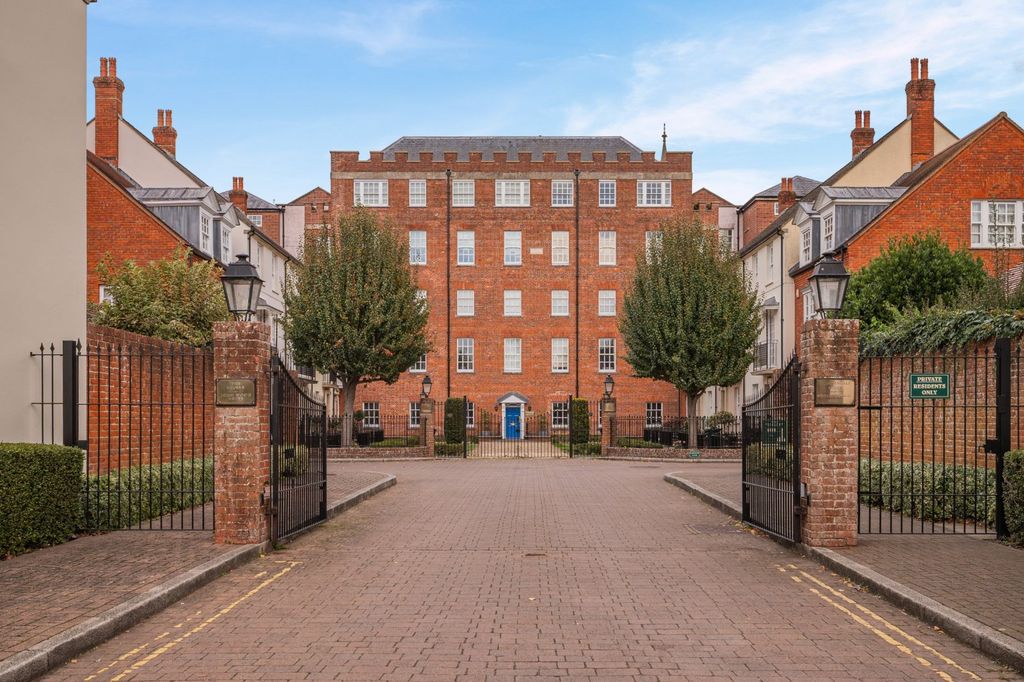 2 bed flat for saleCathedral Views, Crane Bridge Road, Salisbury SP2