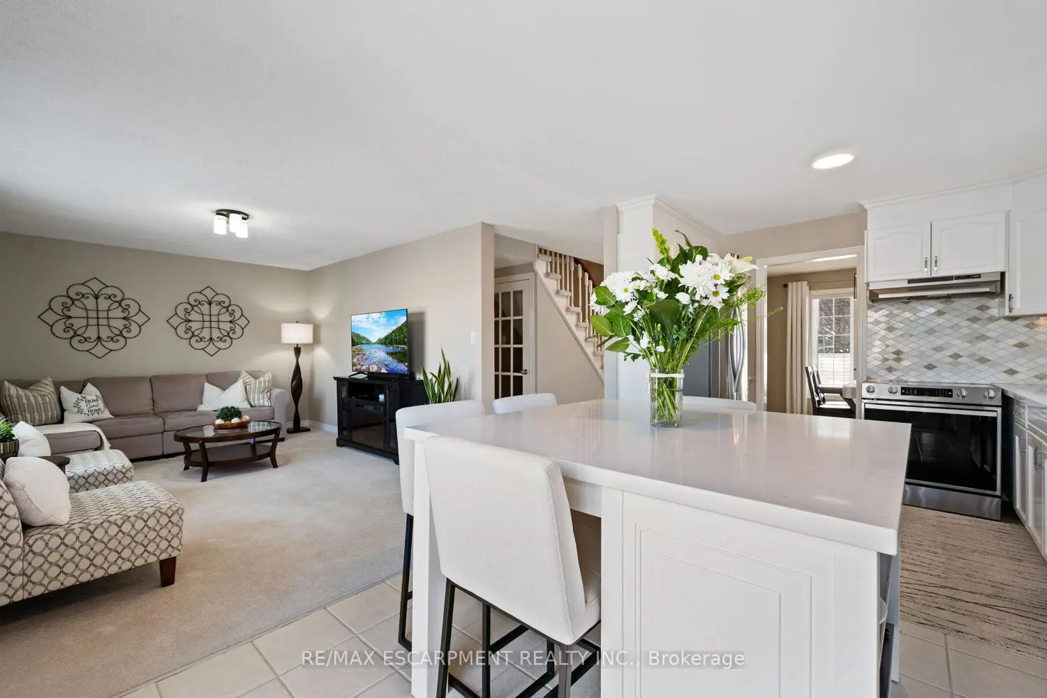 39 Colonial Crescent photo 2