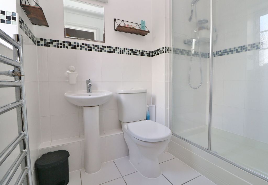 Additional image 18 of 3 bed flat for saleBotley Road, West End SO30