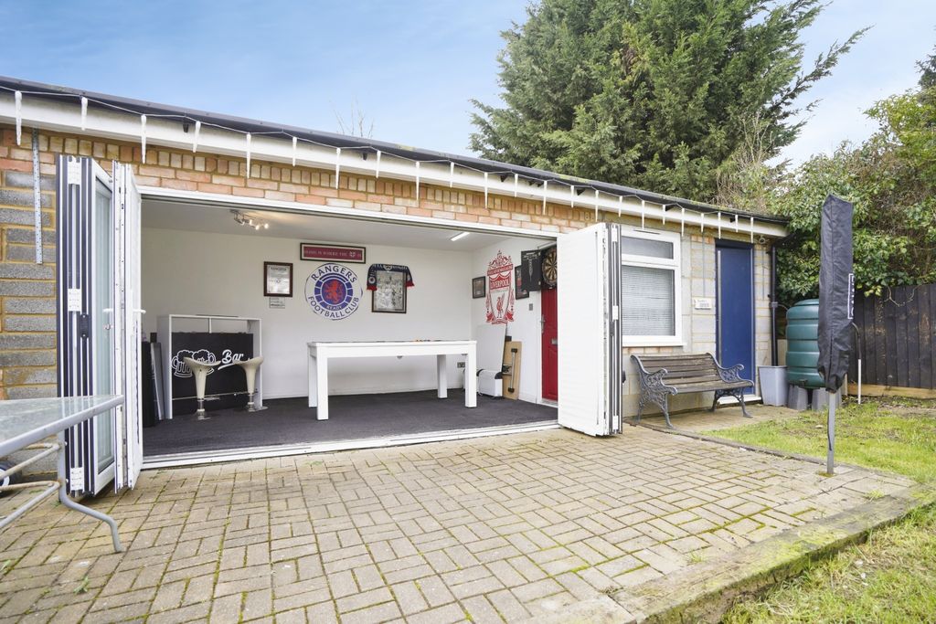 Additional image 3 of 3 bed semi-detached house for saleAshcroft Road, Luton LU2