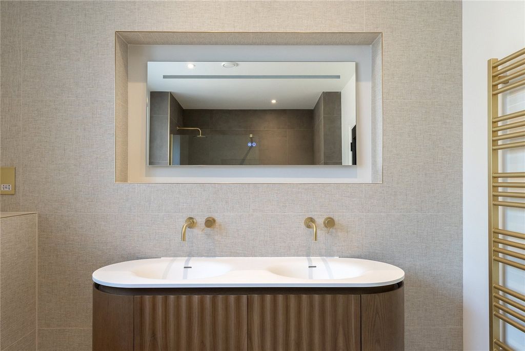 Additional image 20 of 2 bed flat for saleLeigh Court Close, Cobham KT11