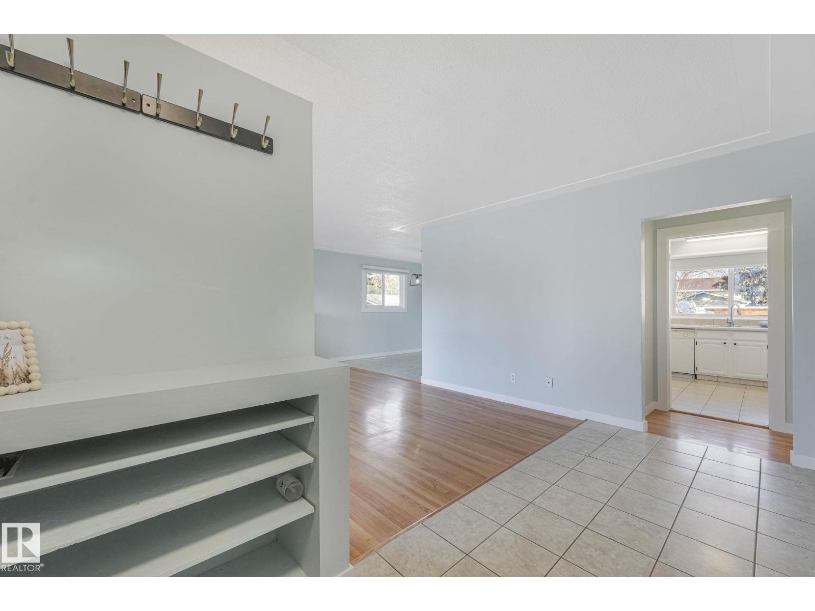 Additional image 3 of 15704 91 Avenue NW, Edmonton, AB, T5R5A1