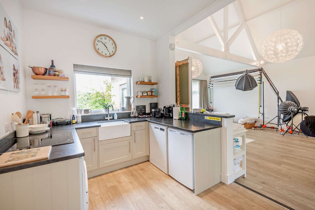 Additional image 13 of 6 bed detached house for saleHorris Hill, Newtown Road, Newbury, Berkshire RG20