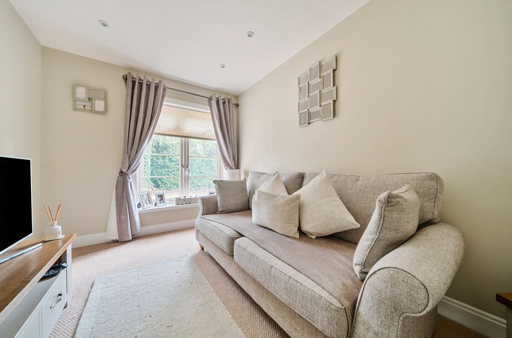 5 bed detached house for saleBeechmount Road, Bassett, Southampton, Hampshire SO16 photo 5