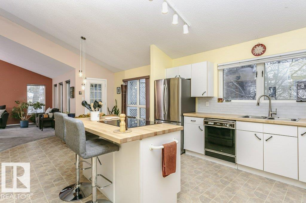 Additional image 3 of 15004 103 Avenue NW, Edmonton, AB, T5P0N8