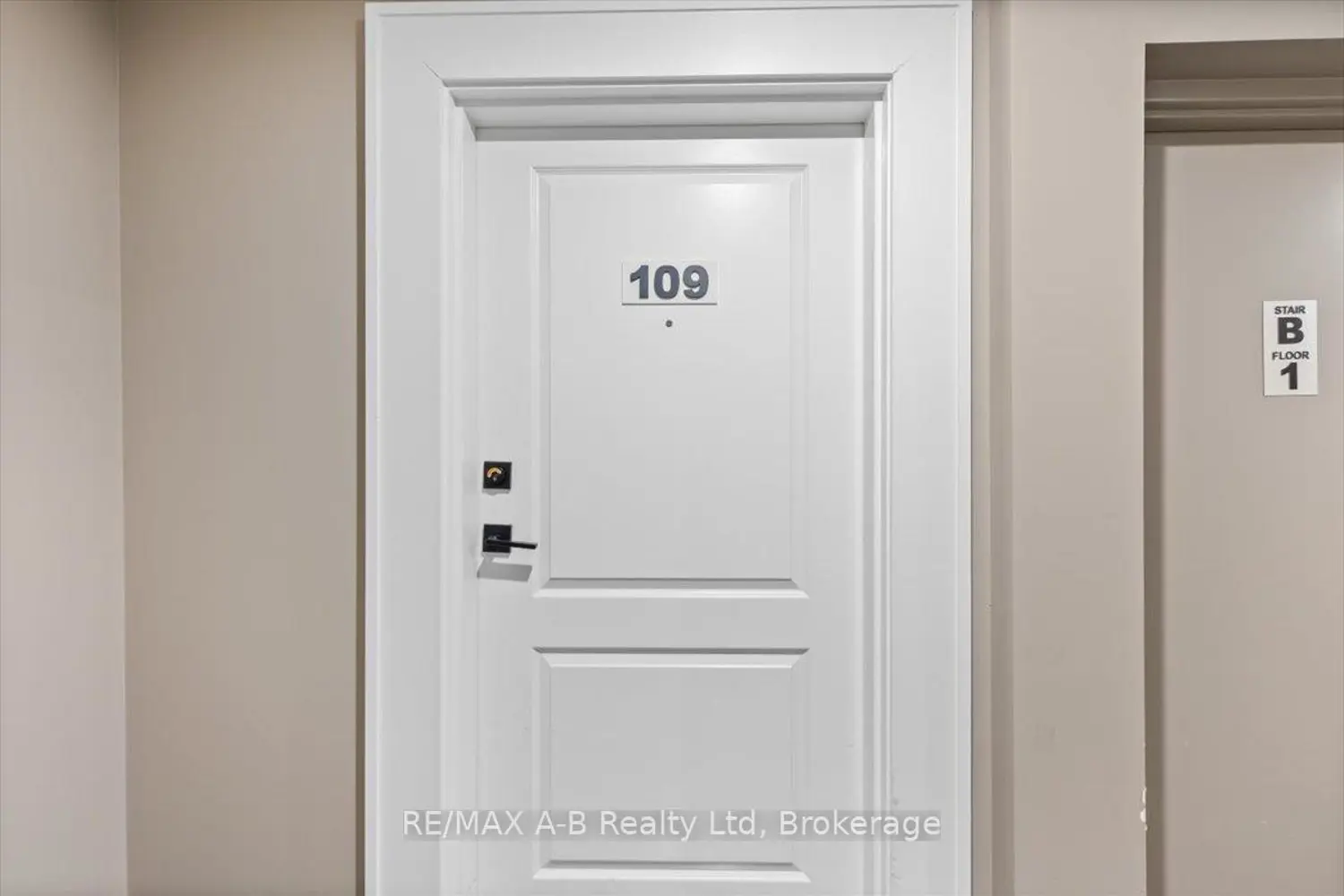 235 John Street 109 photo 5