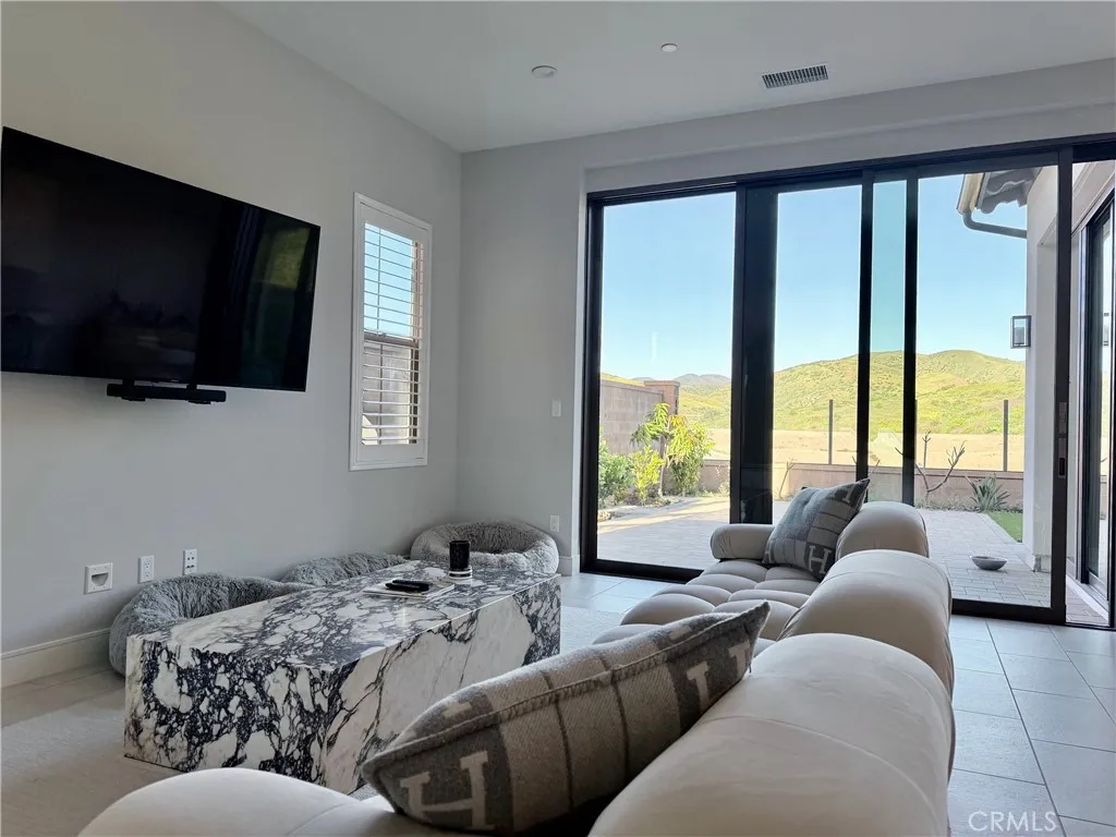 Additional image 6 of 140 Tomahawk, Irvine, CA 92618