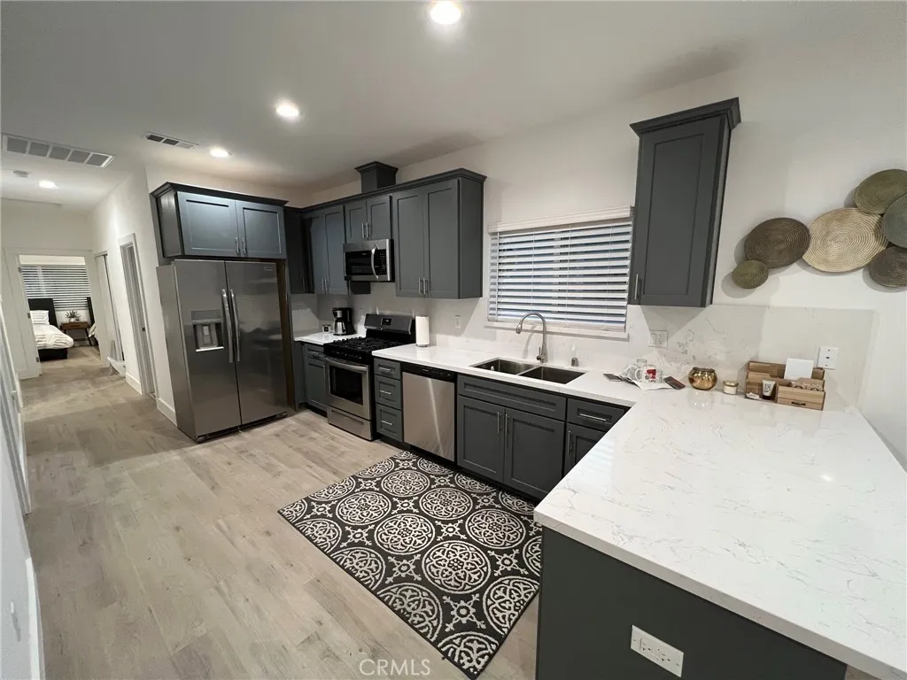 Additional image 6 of 22050 Hart Street, Canoga Park, CA 91303