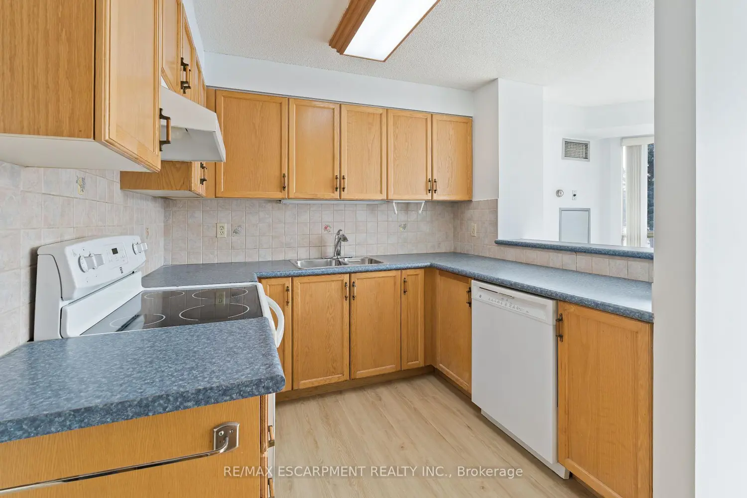 Additional image 7 of 2155 Burnhamthorpe Road 209