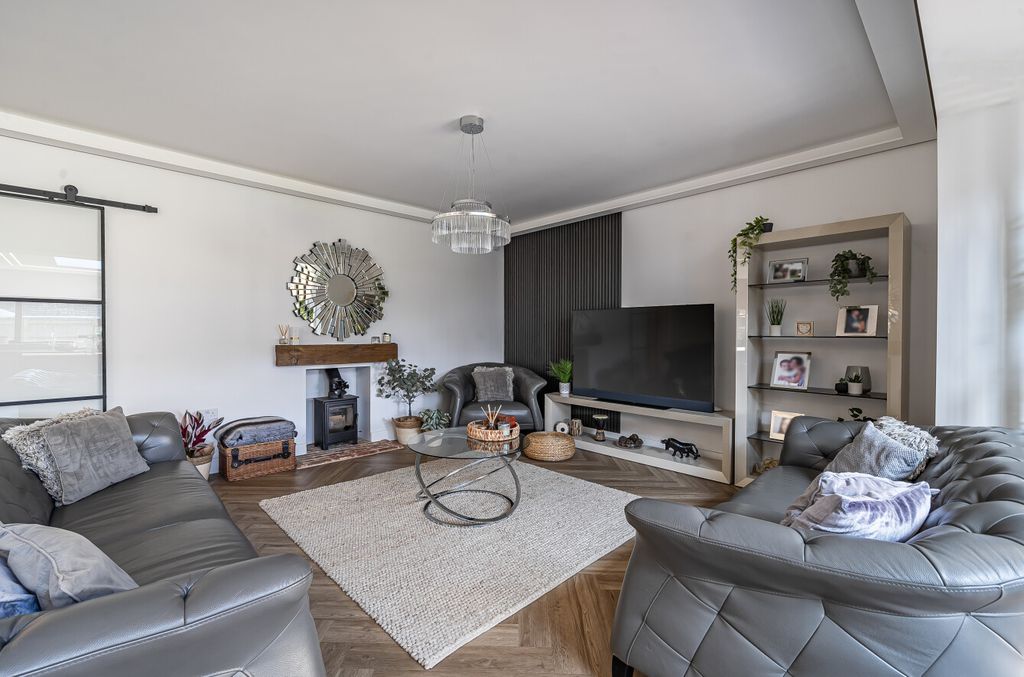 Additional image 5 of 4 bed detached bungalow for saleCarisbrook Terrace, Chiseldon, Swindon SN4