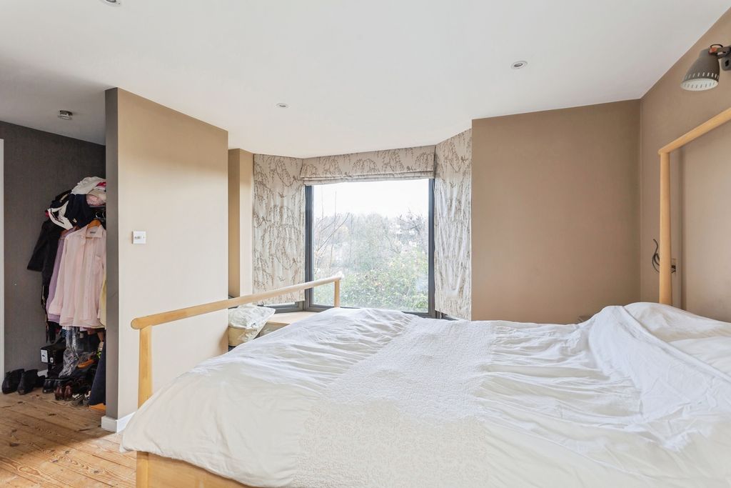 Additional image 2 of 4 bed detached house for saleCherry Tree Avenue, Haslemere, Surrey GU27