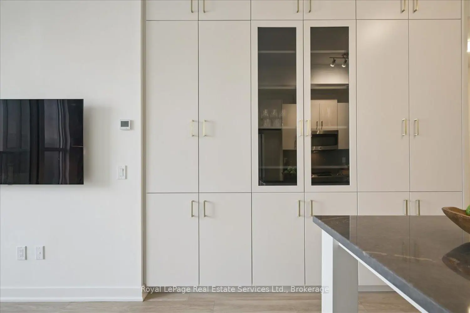 Additional image 6 of 2007 James Street 308