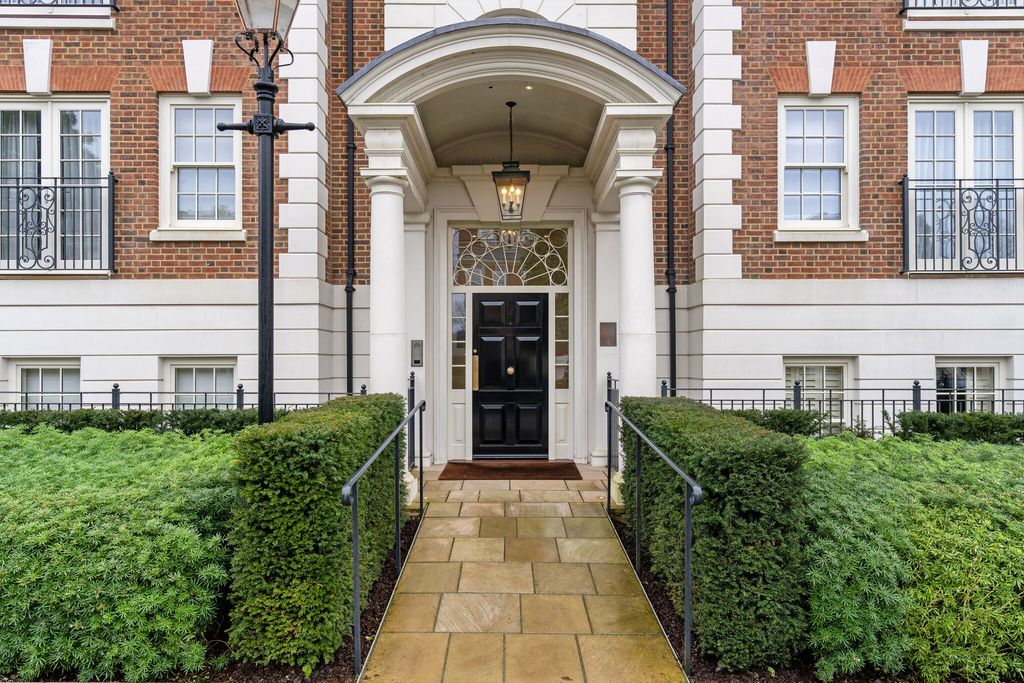 Additional image 13 of 3 bed penthouse for saleMagna Carta Park, The Huntingfield, Egham TW20
