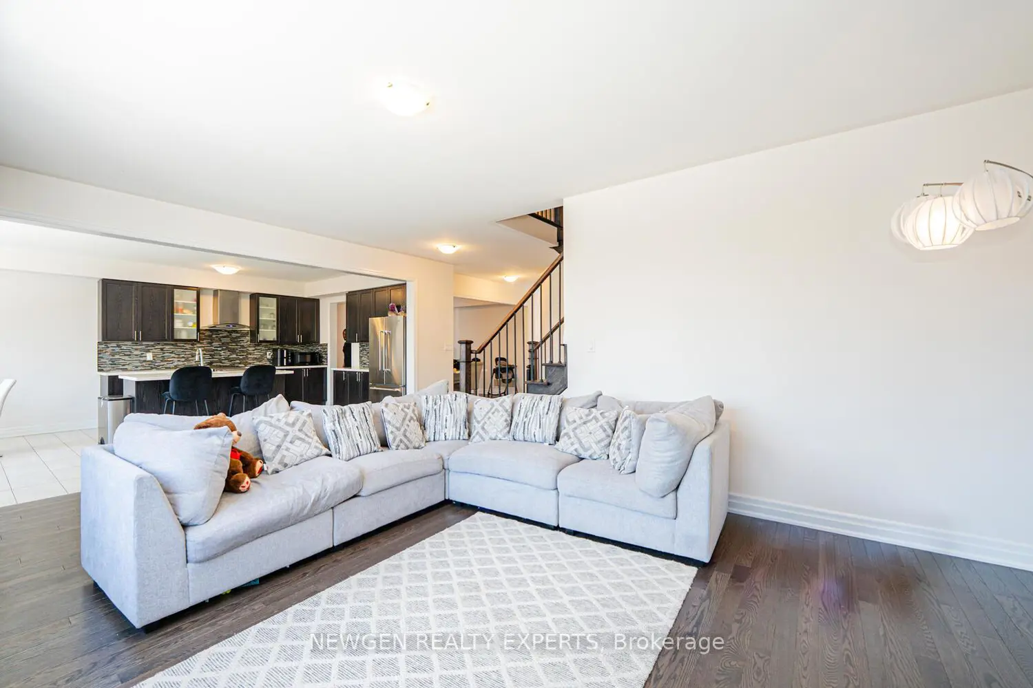 Additional image 5 of 9218 White Oak Avenue