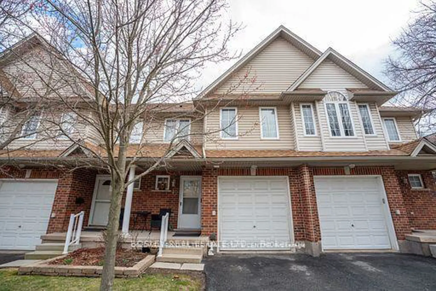 6263 Valley Way 10 photo 2
